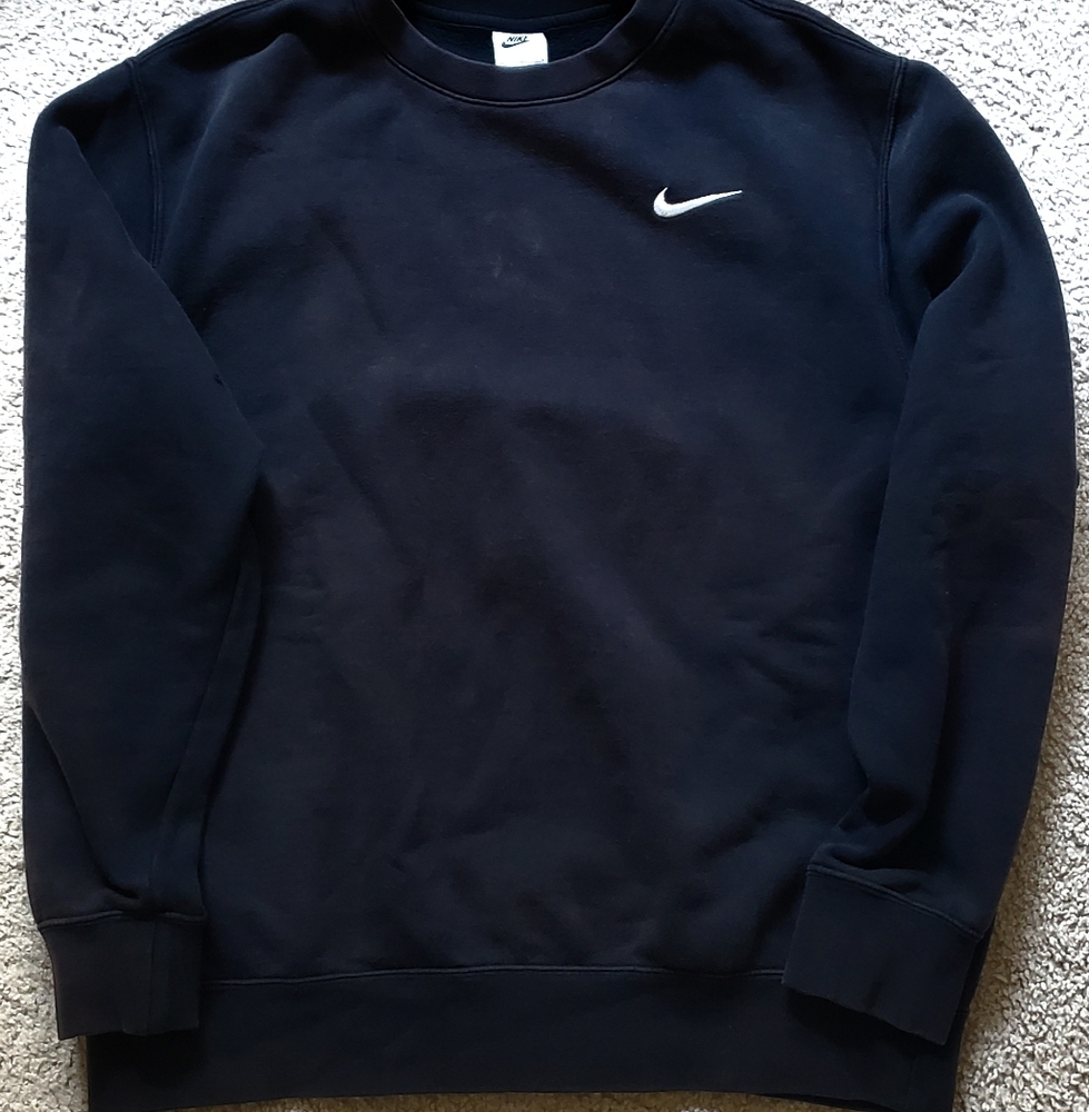 Nike Essentials Black Crewneck Sweater Classic Style